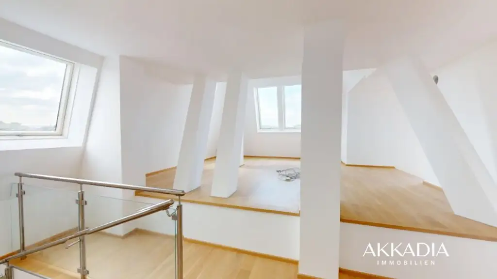 Traumhafte Dachwohnung im Altbaujuwel
