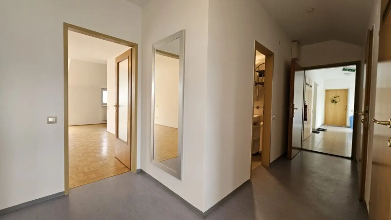 * 3 Zimmer * Wiener Stadtgrenze * Balkon/Loggia * KFZ Garagenplatz *
