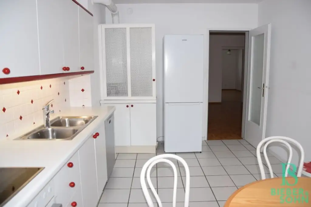 Sonnige Loggia-Wohnung mit Blick ins Grüne