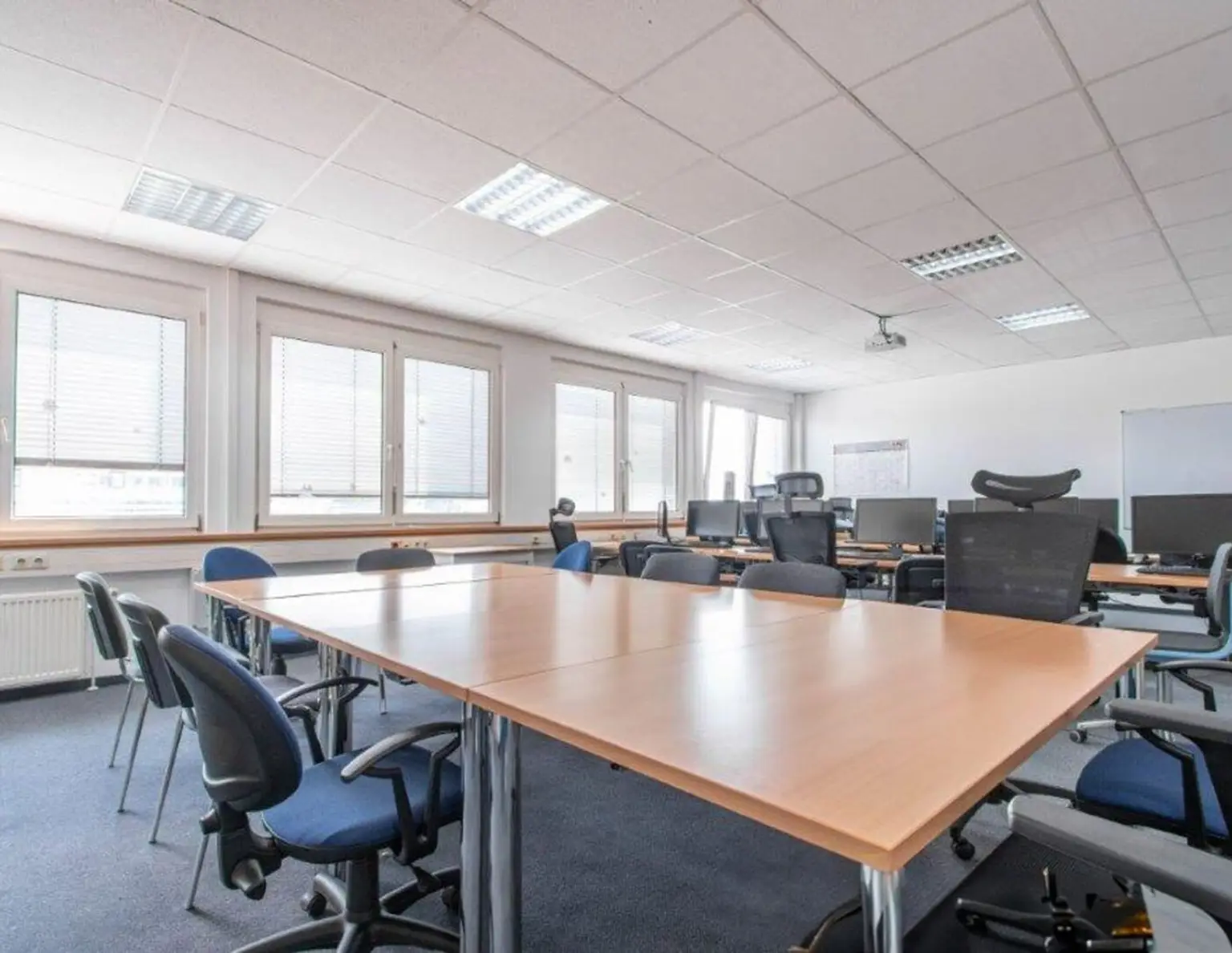 GTZ - einladendes Büro mit Teppichboden