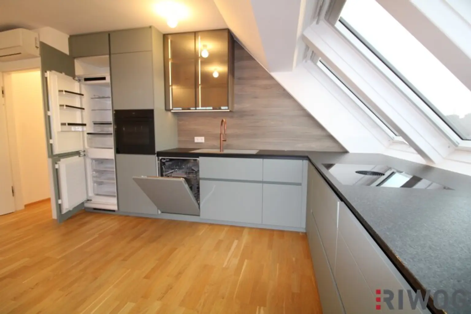 Erstbezug eines Luxus Dachgeschosses mit Fernblick auf Prater auf Stephansdom in der nähe der Donauinsel