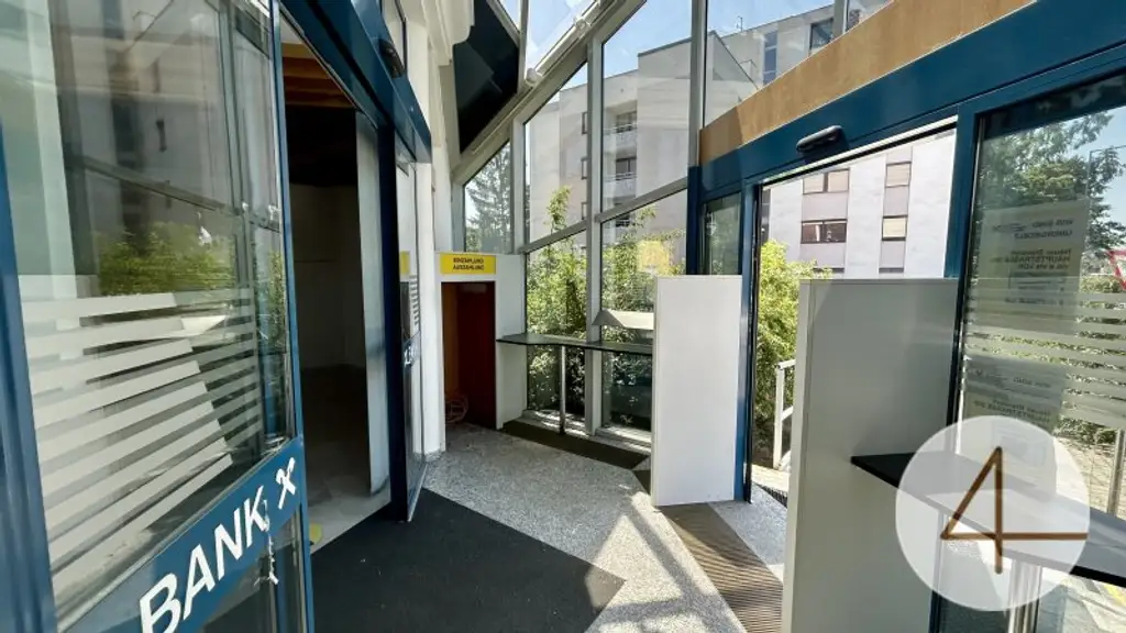 Ehemalige Raiffeisenbank in Strasshof Großzügiges Büro/Praxis – Top Angebot!