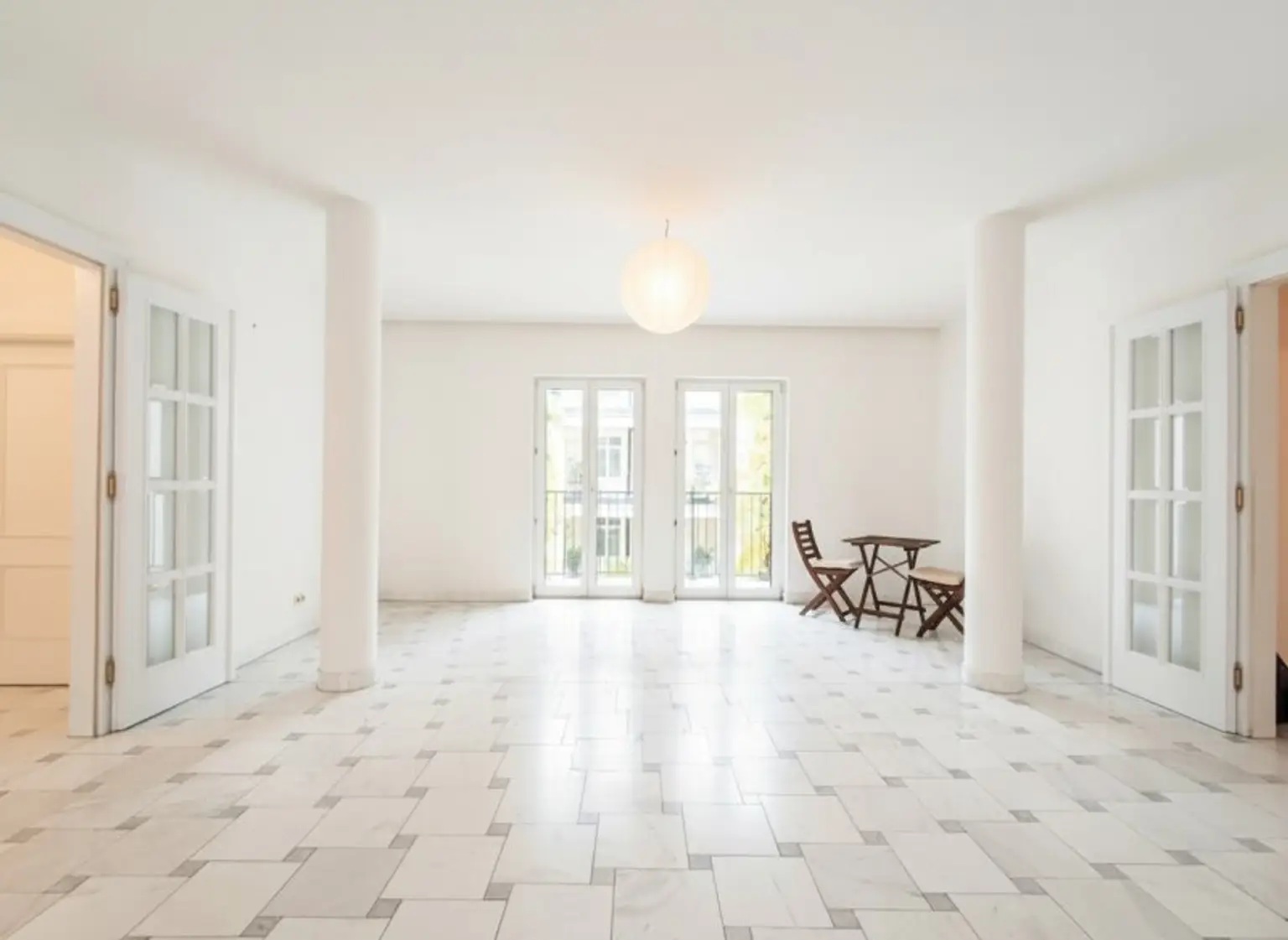 LINDENGASSE - Weitläufiger Wohnraum mit Balkon