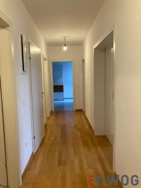 3 Zimmer-Penthouse-Wohnung mit Balkon in den grünen Innenhof gerichtet
