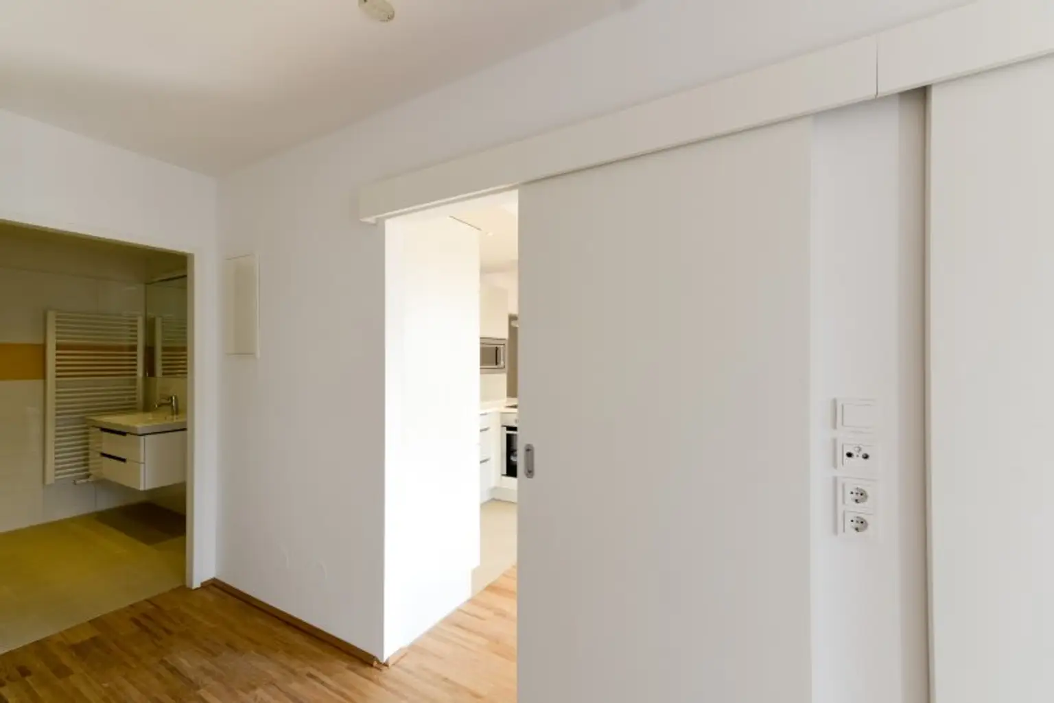 Neuwertige 2-Zimmer-Wohnung beim Westbahnhof - Balkon, Garage, U-Bahn