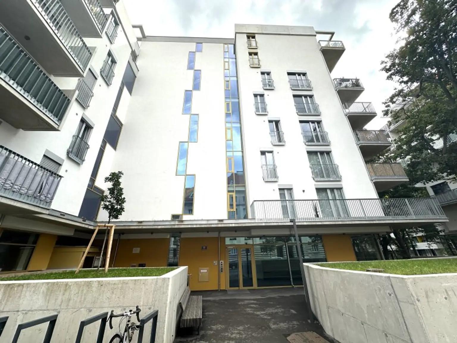 Wunderbare 2-Zimmer Wohnung in ruhiger Lage mit Blick über die Skyline! Ab 01.11