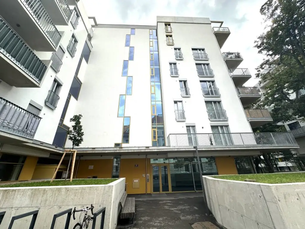 Wunderbare 2-Zimmer Wohnung in ruhiger Lage mit Blick über die Skyline! Ab 01.11