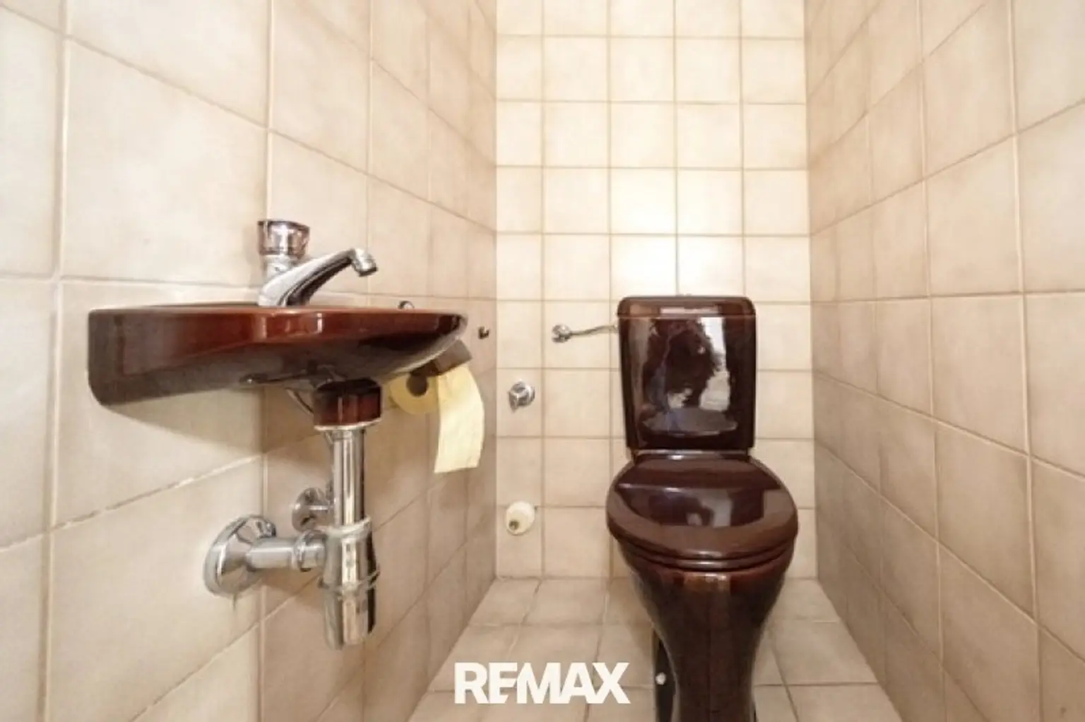 separates WC