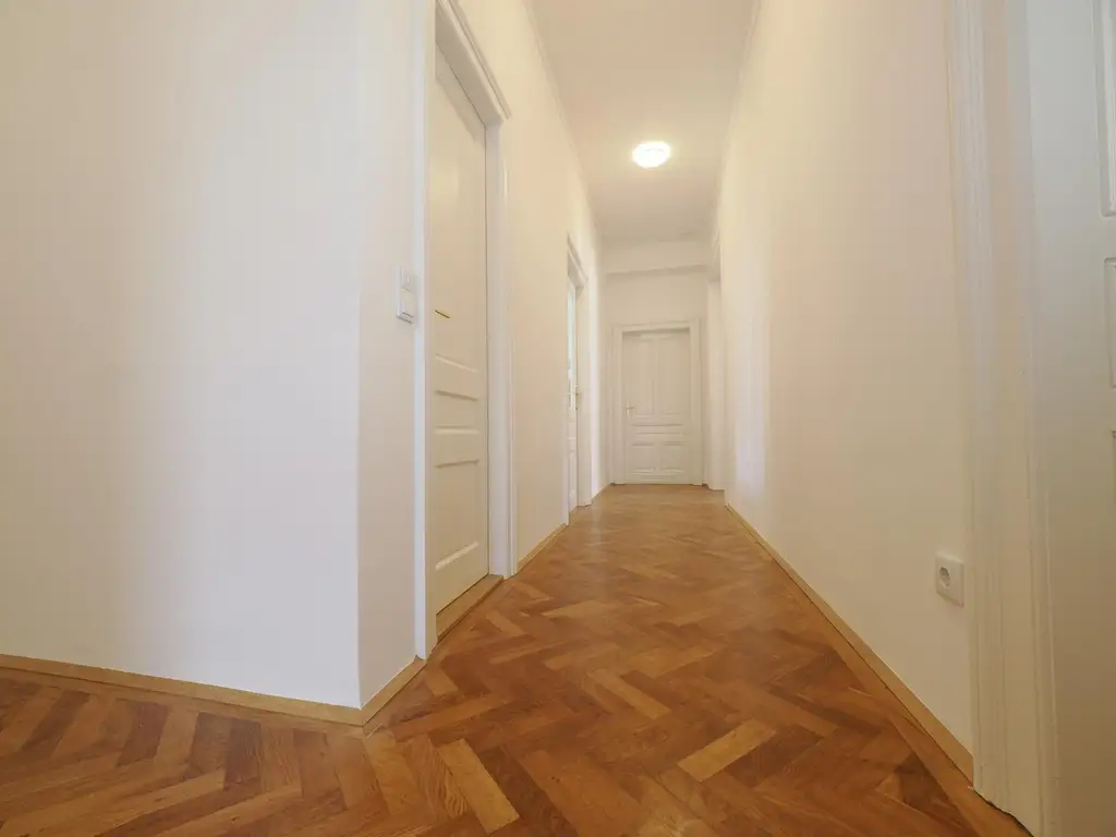 "Jahrhundertwende-Nähe Belvedere"