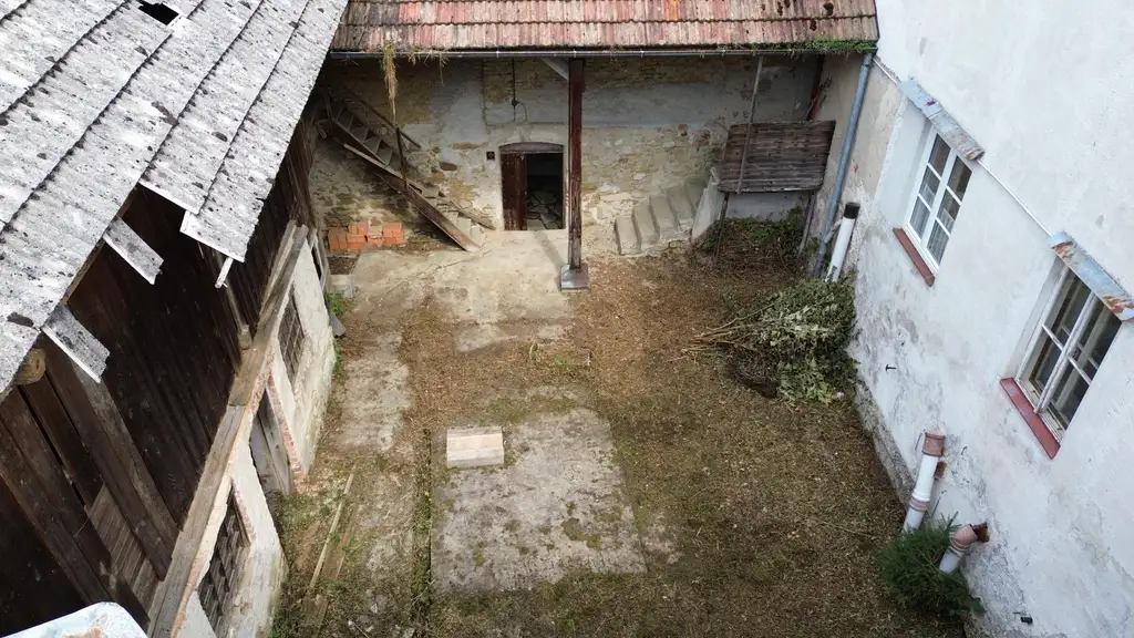 Wohnhaus - ehem. Bauernsacherl - mit Sanierungsrückstand