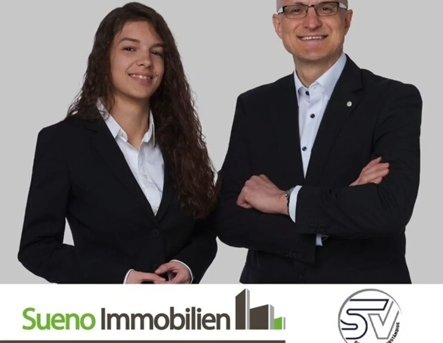 TOP Wohnhaus mit 2 (ev 3) Einheiten samt Pool, Garage und 1 Geschäftslokal