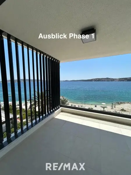 Traumhafte Ferienwohnung direkt am Meer bei Trogir / Kroatien: Erstbezug mit Pool und Terrasse!