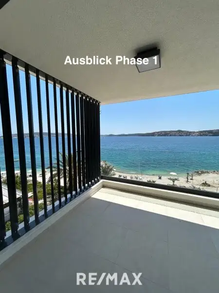 Traumhafte Ferienwohnung direkt am Meer bei Trogir / Kroatien: Erstbezug mit Pool und Terrasse!