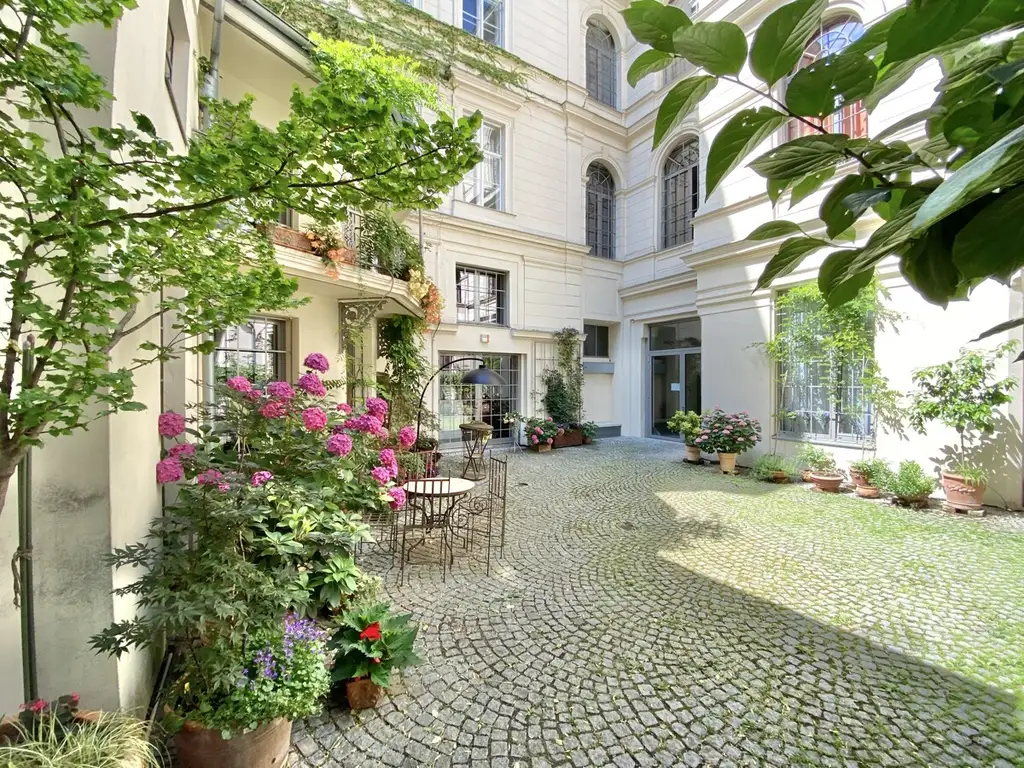 Außergewöhnliche Dachgeschoß-Maisonette in ehemaliger Dampfmaschinenfabrik Nähe Augarten