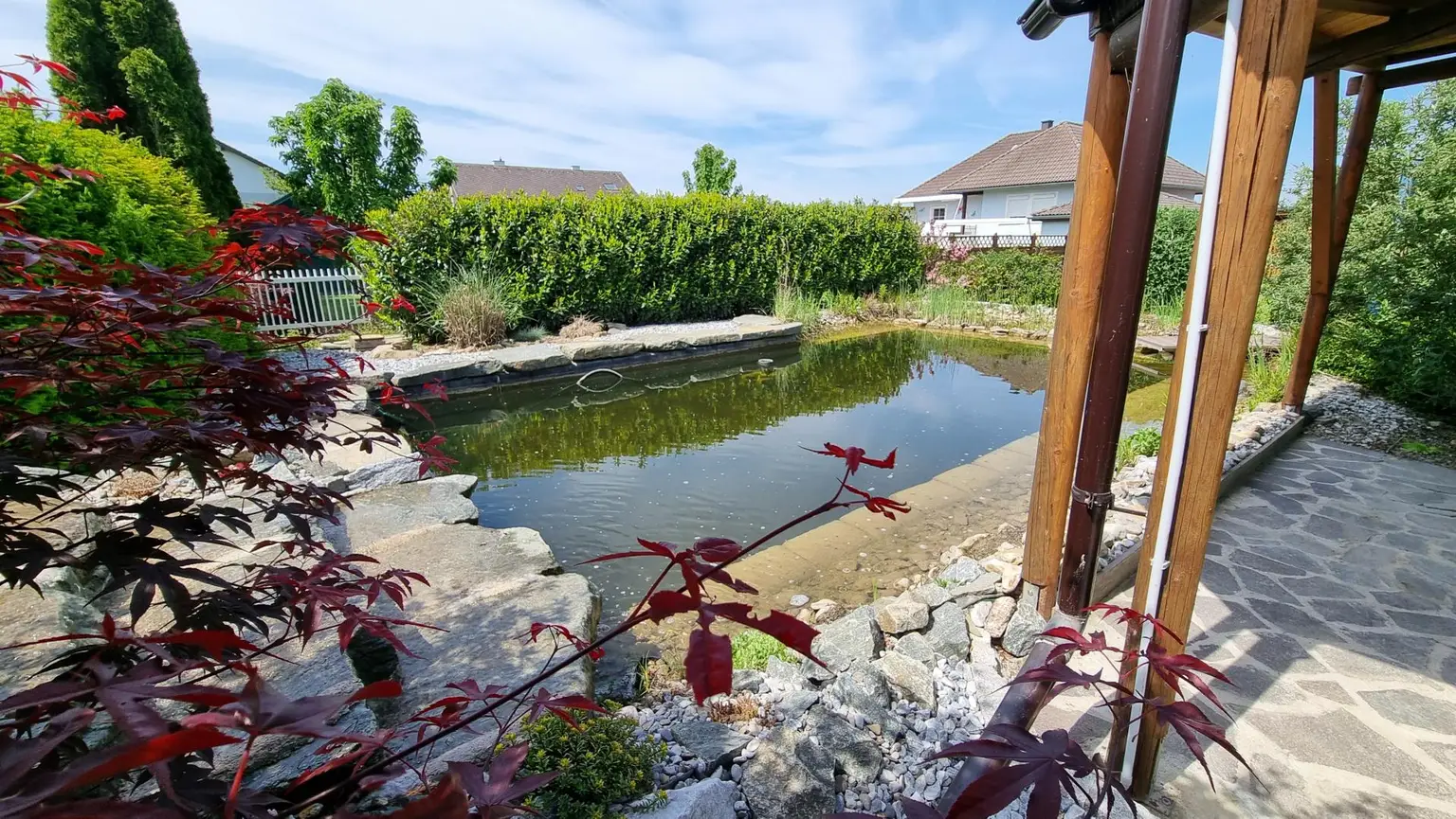 Charmanter Bungalow mit großem Garten, Photovoltaik & Teichanlage