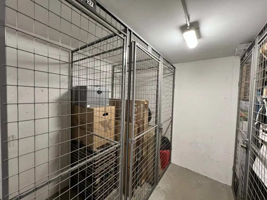 Charmante Dachgeschoss-Maisonettenwohnung in der Barichgasse nahe Dannebergplatz - befristet (!)