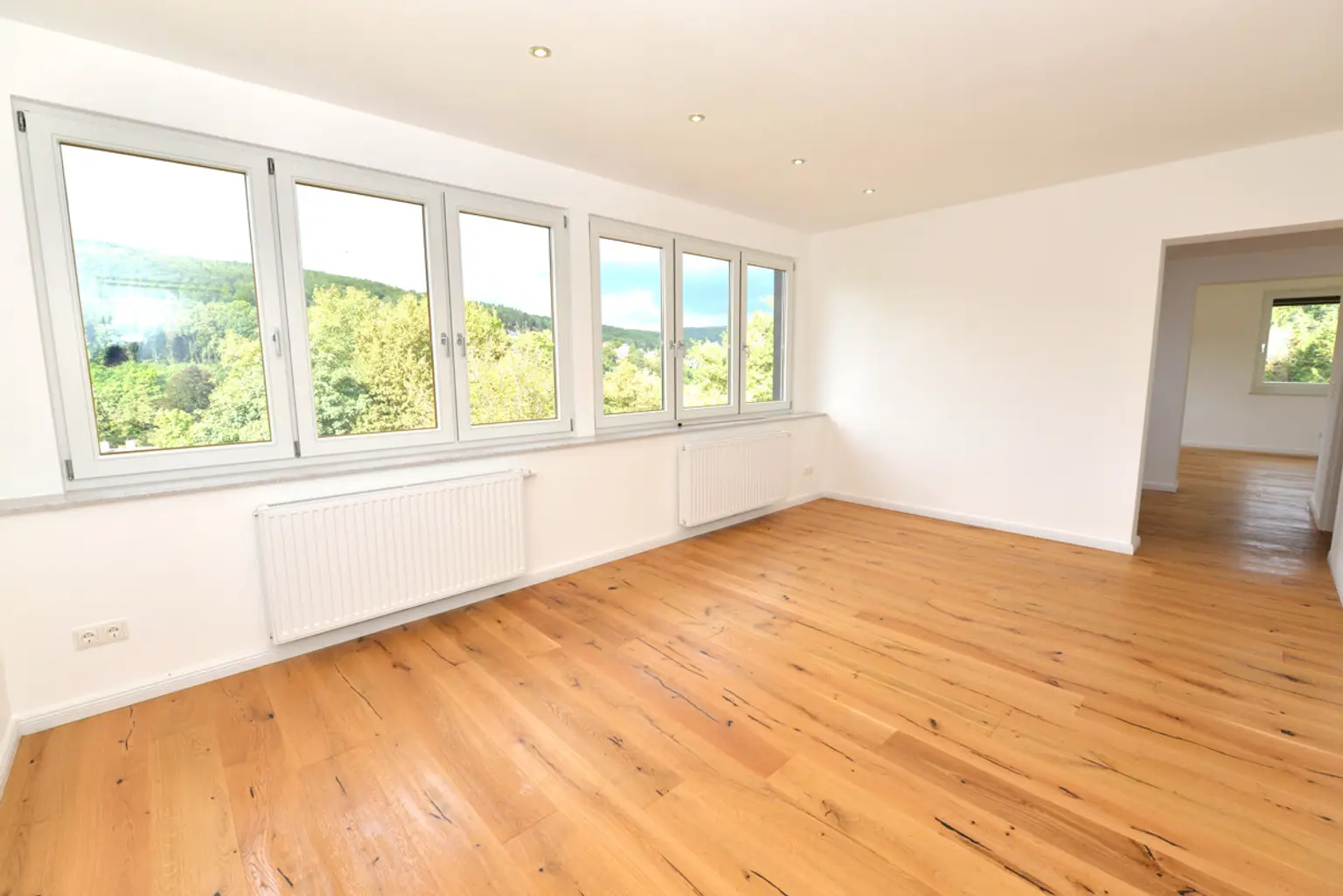 GROßZÜGIGE VILLA IN PURKERSDORF MIT 426 M², SAUNA, POOL, WINTERGARTEN & BESTER ANBINDUNG NACH WIEN