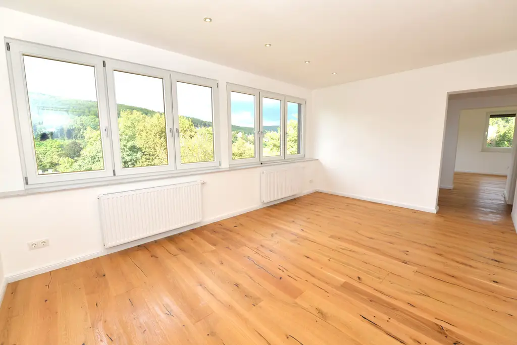 GROßZÜGIGE VILLA IN PURKERSDORF MIT 426 M², SAUNA, POOL, WINTERGARTEN & BESTER ANBINDUNG NACH WIEN