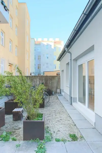 Extravagantes Atelier, Büro oder Mini Apartment mit Innenhof-Terrasse in absoluter Ruhelage! (vermietet bis 31.08.2027)