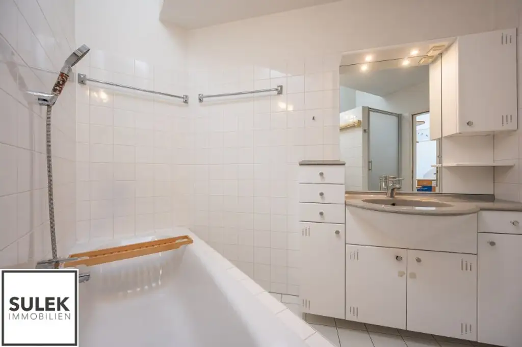 3 Zimmer-Dachgeschosswohnung mit Terrasse am Währinger Gürtel, nahe U6!