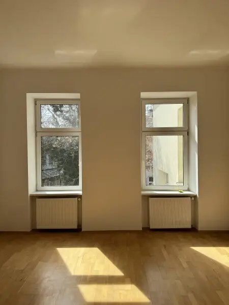 Leeres Zinshaus mit baubewilligtem Dachausbau im 2. Bezirk – Top Investment