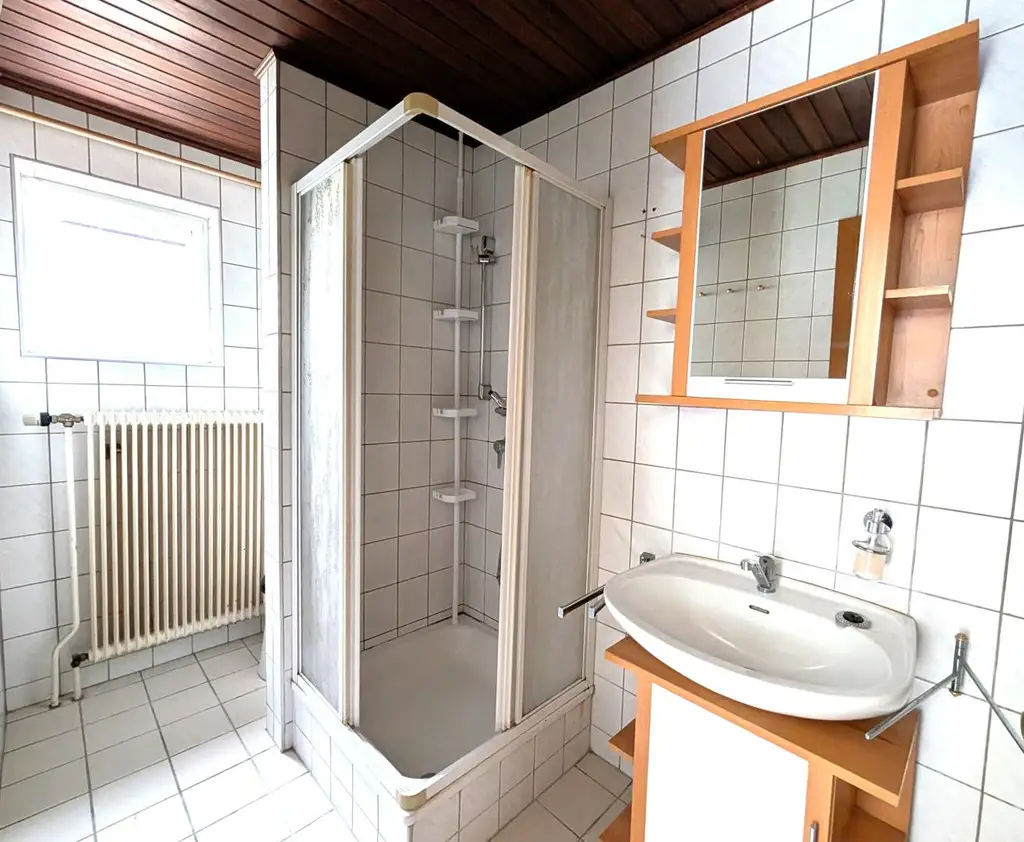 Liebevoll saniertes Einfamilienhaus in Ruhelage m. Doppelgarage - wartet auf Ihren Einzug