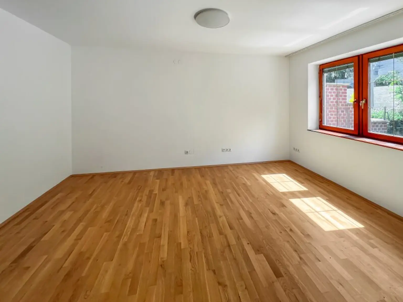 Familiengeeignetes Eckreihenhaus bei der Amerikanischen Schule:  5 Zimmer, und ein Gäste-Studio mit Bad,  Garten, Balkon, Garage, viel Platz und Ruhe!