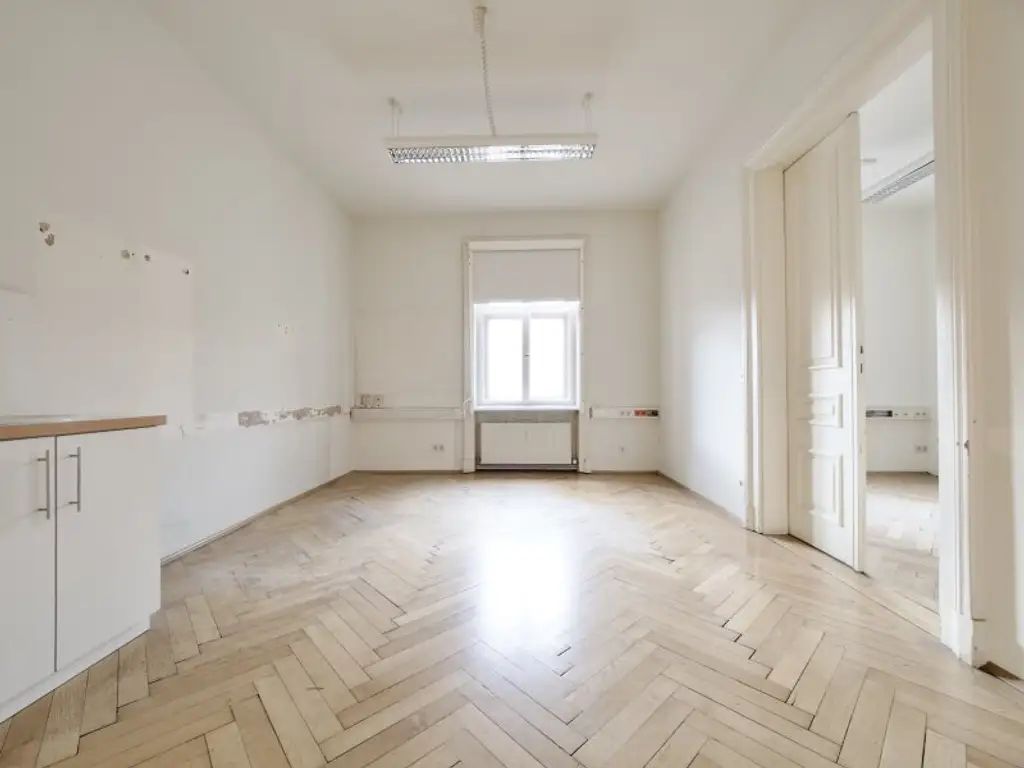 Exklusive Büro- oder Ordinationsfläche im klassischen Altbaustil in der Klagenfurter Fußgängerzone zu mieten!