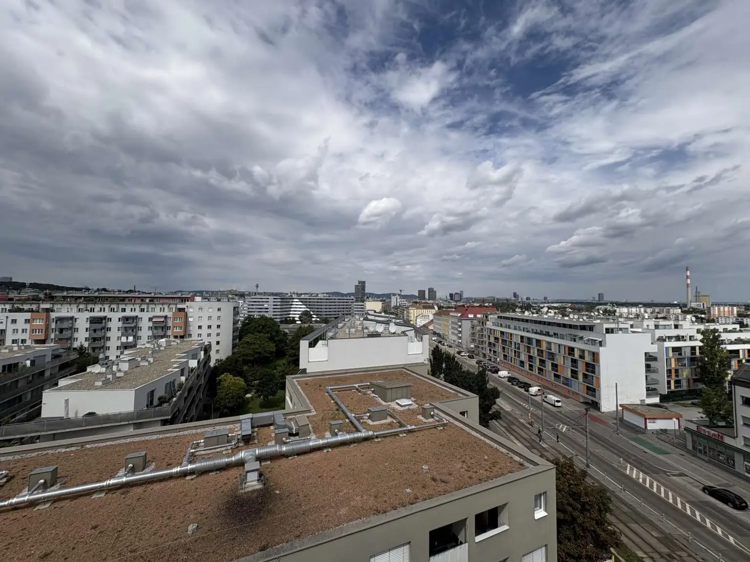Q11 Leben in Simmering - 
3-Zimmer-Loggiawohnung mit Deckenkühlung - genießen Sie DIESEN Ausblick!