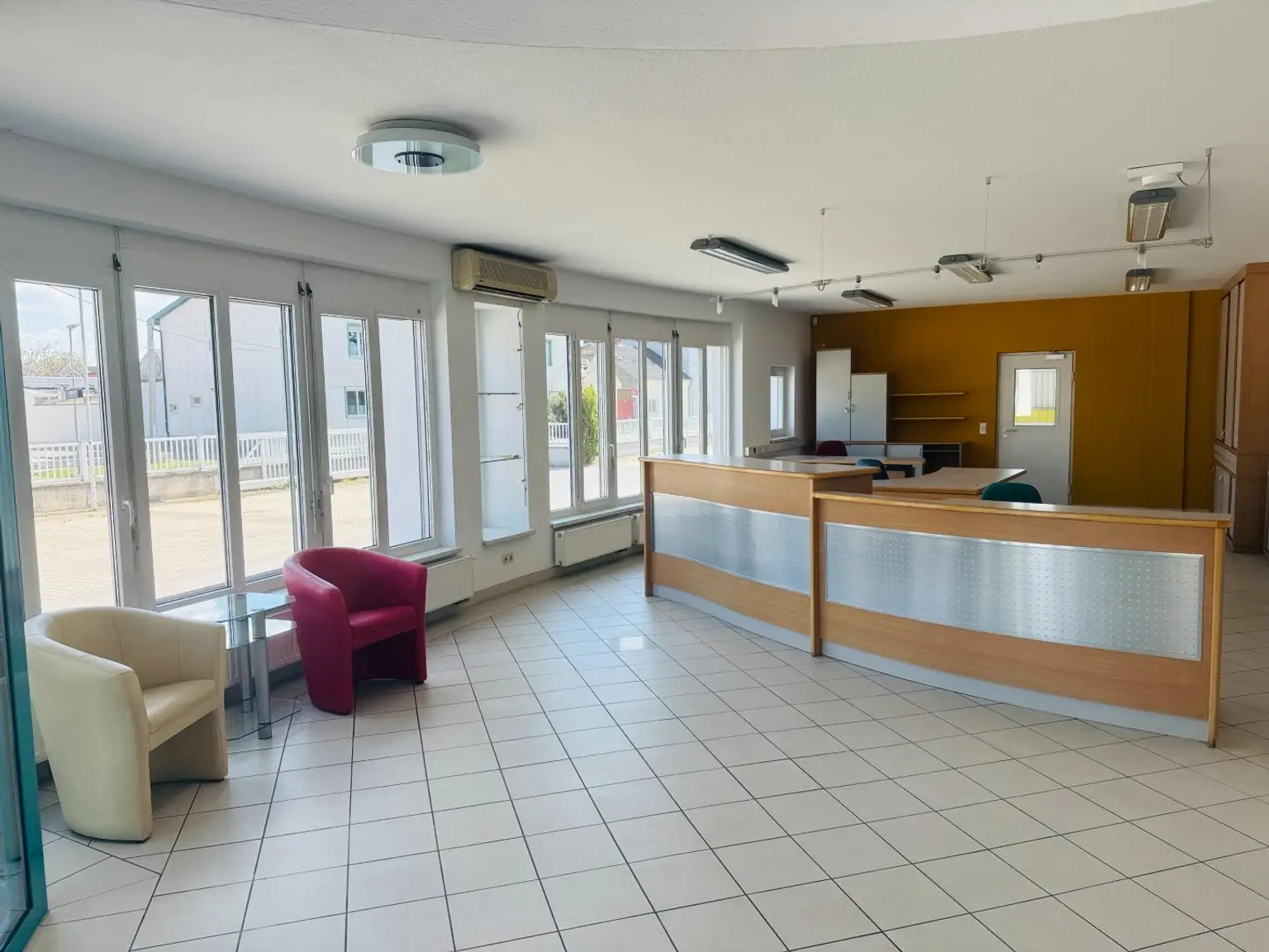 Eingangsbereich Empfang/ Büro