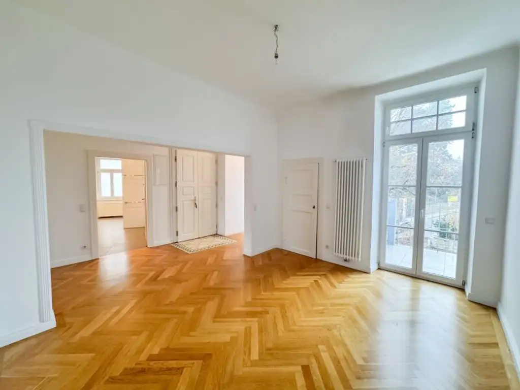 Repräsentatives Altbaubüro mit 2 Balkonen und Blick auf das Stift Klosterneuburg