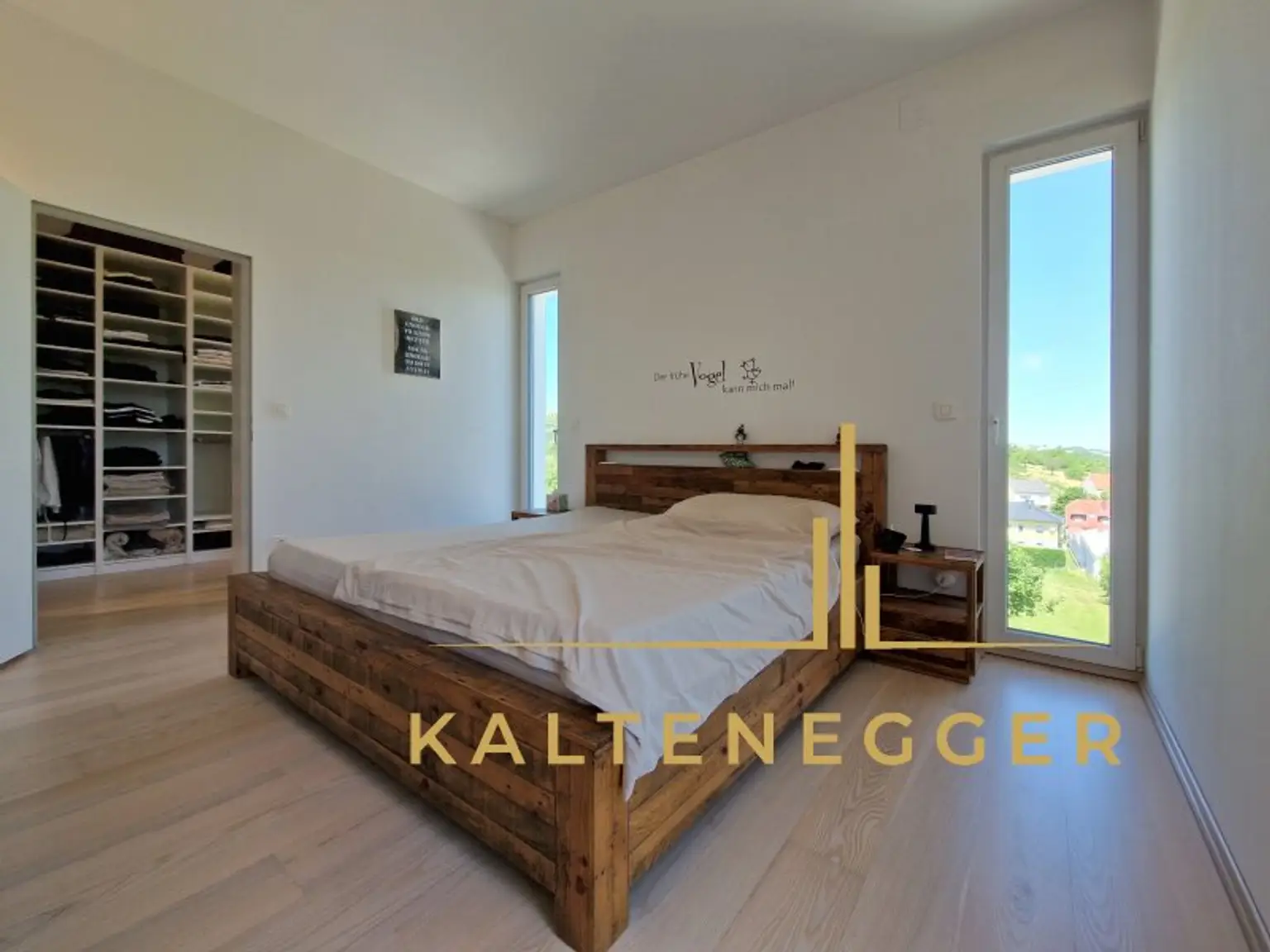 EG: Schlafzimmer ca. 13,81 m²