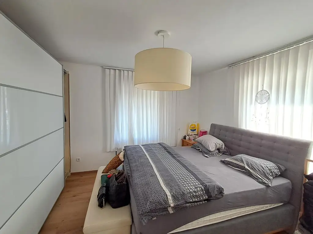 6 Zimmer ein großzügiges Grundstück und viel Platz warten auf eine nette Familie