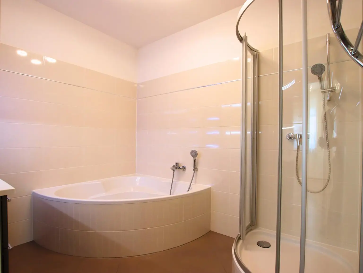 WIE NEU! Moderne 2 Zimmer Wohnung mit Loggia in Top Lage!