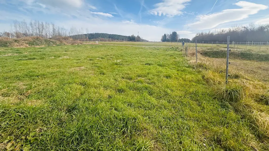 Großes Baugrundstück mit hohem Freizeitwert!