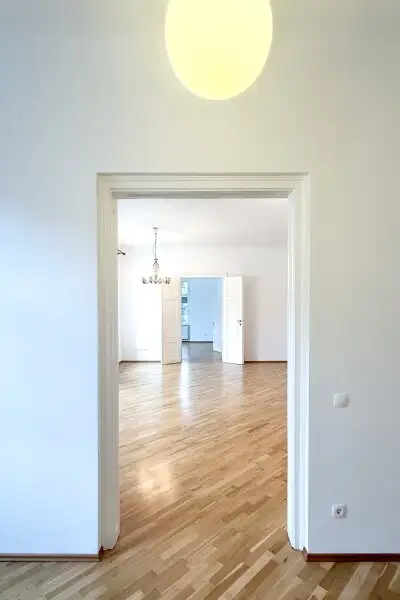 Großzügige Altbauwohnung im Zentrum von Pressbaum