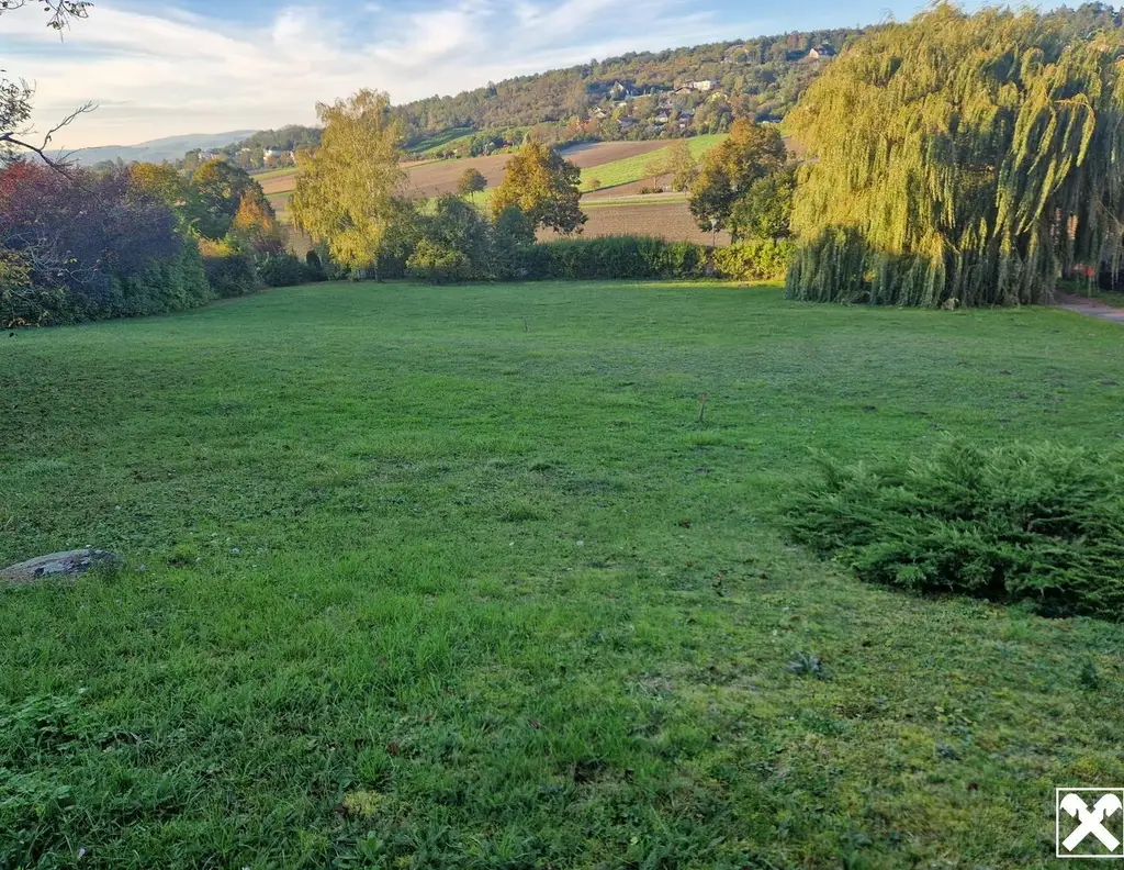 EIN TRAUM WIRD REALITÄT: AUSSERGEWÖHNLICHES BAUGRUNDSTÜCK IN HAGENBRUNN MIT FREIEM AUSBLICK IN TOLLER, RUHIGER WOHNLAGE