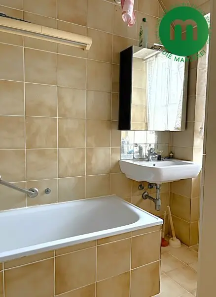 Altbauvilla aus der Jahrhundertwende mit großzügiger Liegenschaft