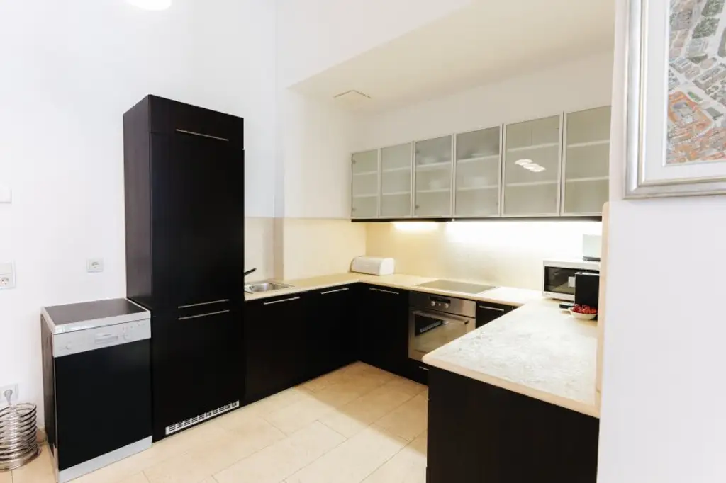 Stilvolle Altbauwohnung im Herzen der Wiener Innenstadt – vollmöbliert und sofort bezugsfertig