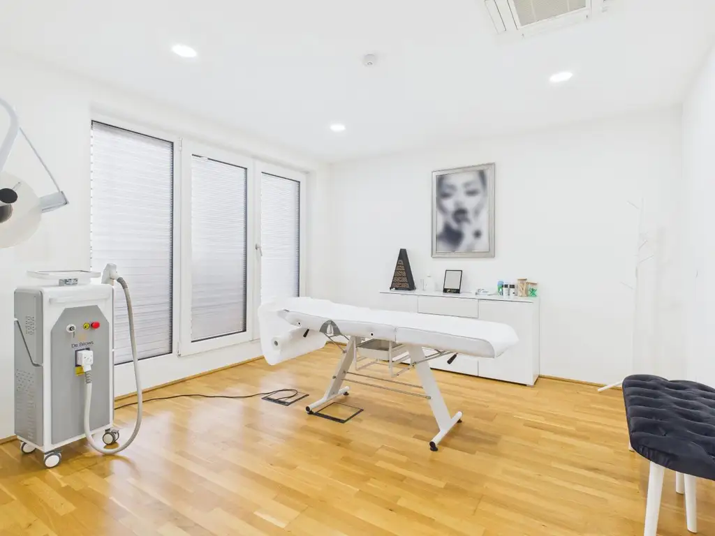 Lichtdurchflutete, luxuriöse Wohnung im Zentrum von Bruck/Leitha