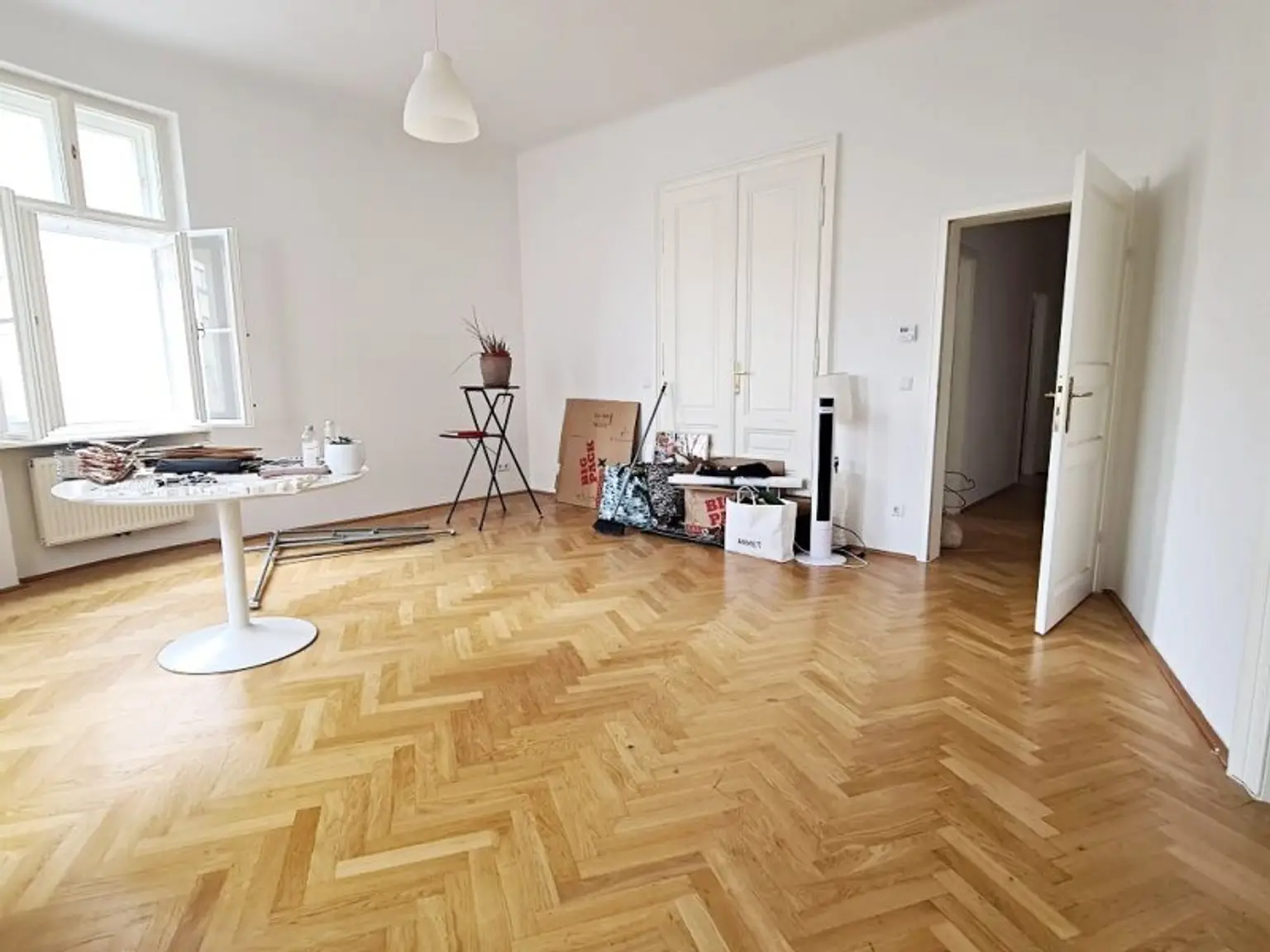 SIEBENBRUNNENPLATZ, gepflegte 85 m2 Altbau, 3 Zimmer, Küche, Wannenbad, Parketten, WG-geeignet, Reinprechtsdorfer Straße
