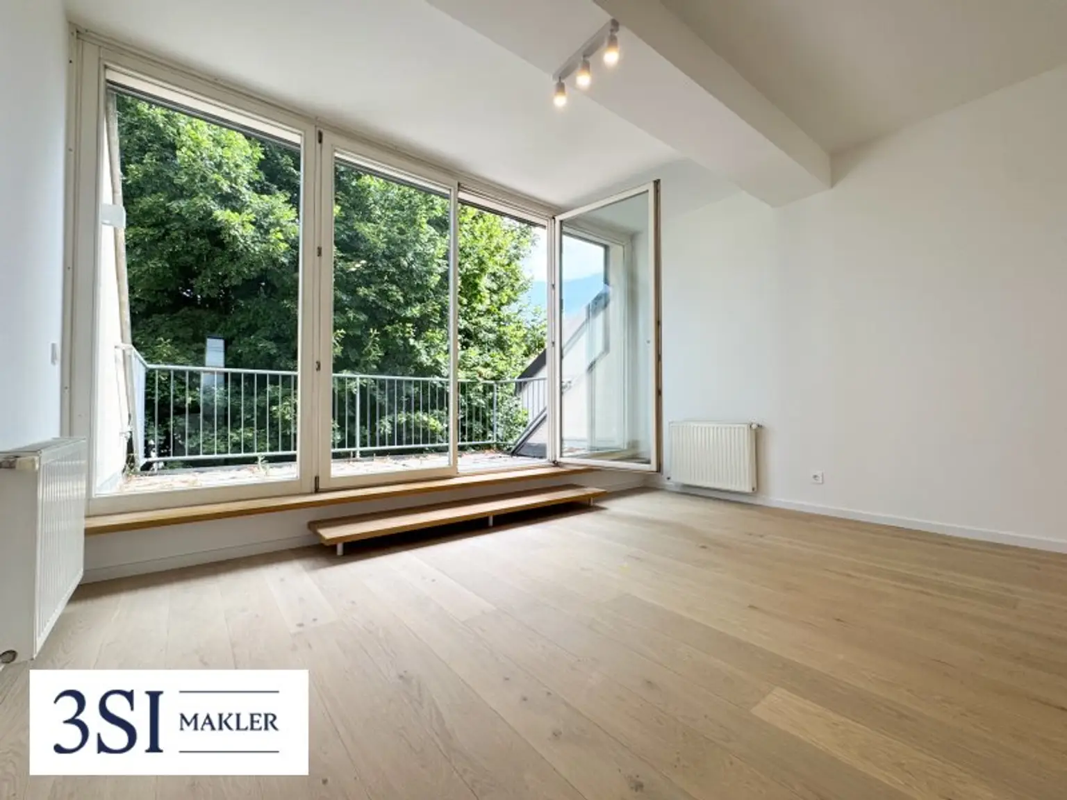 Top sanierte Dachgeschoßwohnung mit Terrasse und Grünblick – Nahe Kutschkermarkt