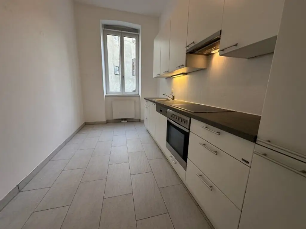 AKH-NÄHE, LAZARETTGASSE, sonnige 68 m2 Altbau, 2 Zimmer, Wohnküche, Wannenbad, Parketten, SAT/TV, 3. Liftstock, MED-UNI-Wien