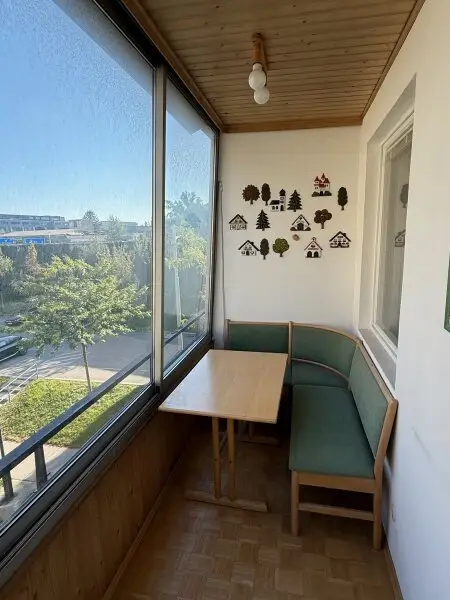 2-Zimmer-mit verglaster Loggia mit Klima & separater Küche gegenüber Village im Dritten!