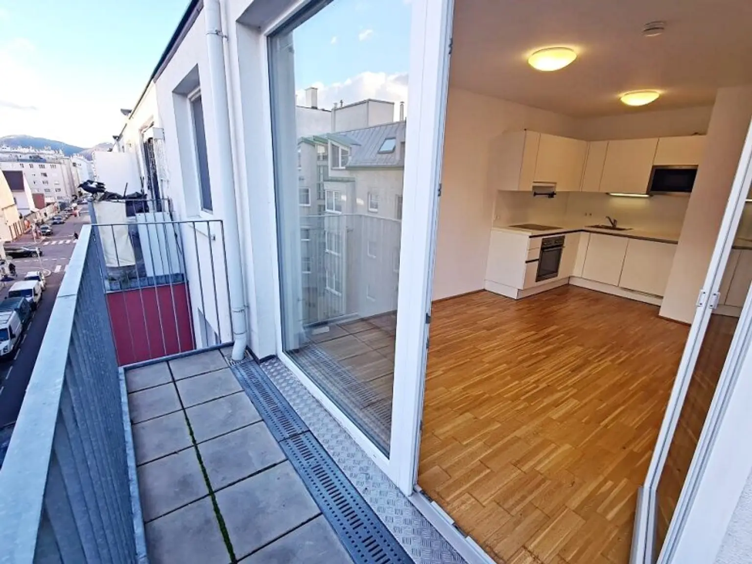 AM SPITZ-NÄHE, gepflegte 36 m2 Neubau mit 4 m2 Balkon, 2 Zimmer, Komplettküche, Wannenbad, Parketten, Garagenplatz möglich, Leopold-Ferstl-Gasse