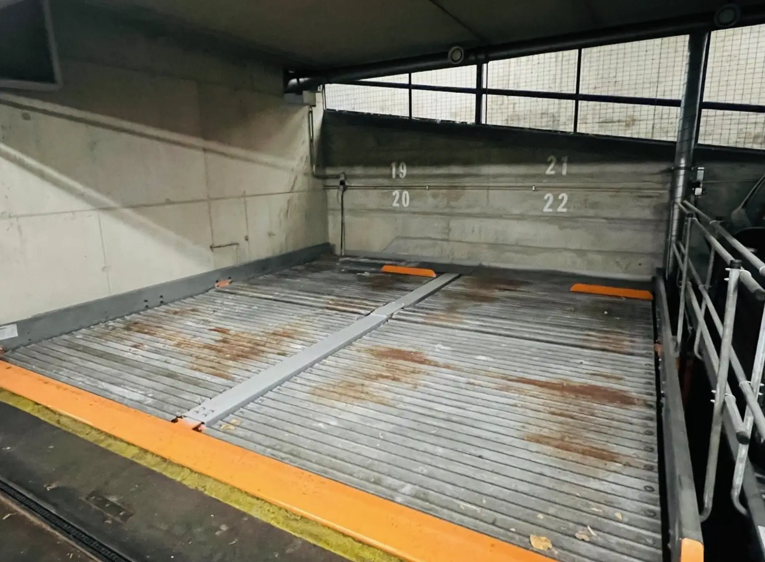 B | ++ PKW GARAGENPLATZ ++ gleich bei der MESSE WIEN | Prima Service Immobilien