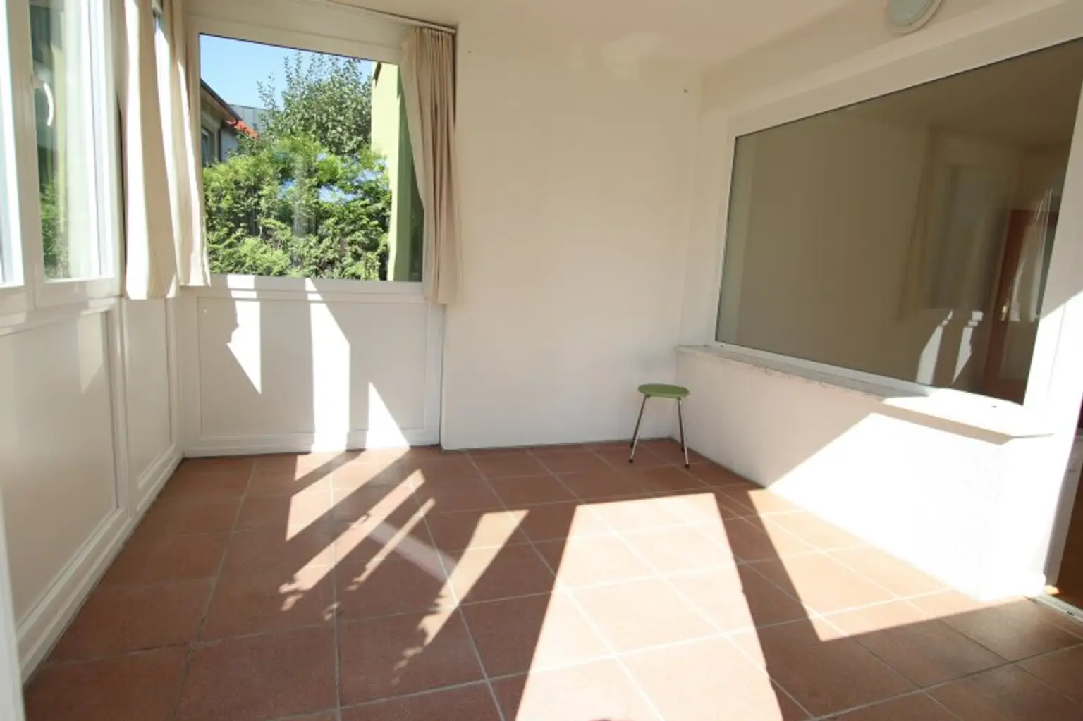 Junge & schöne 71,50m² 2 Zi City-Gartenwohnung mit 123m² Eigengarten & Tiefgarage am St. Veiter Ring