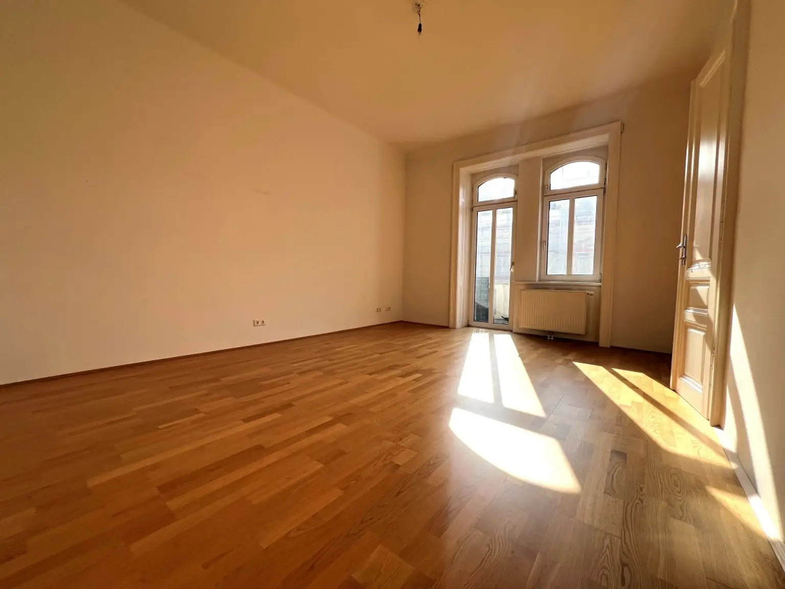 10 | CHARMANTE 2 Zimmer ALTBAUWOHNUNG  mit Balkon – Unbefristet | Prima Service Immobilien