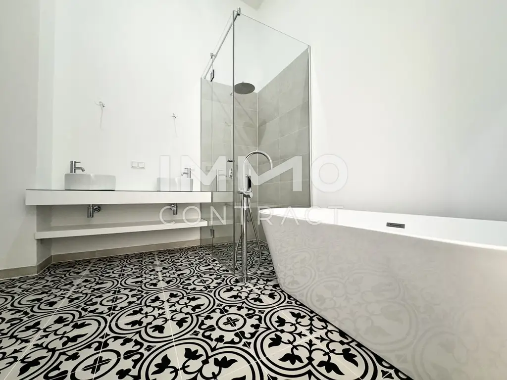 lichtdurchflutete 4-Zimmer-Penthousewohnung mit Balkon in Hietzing