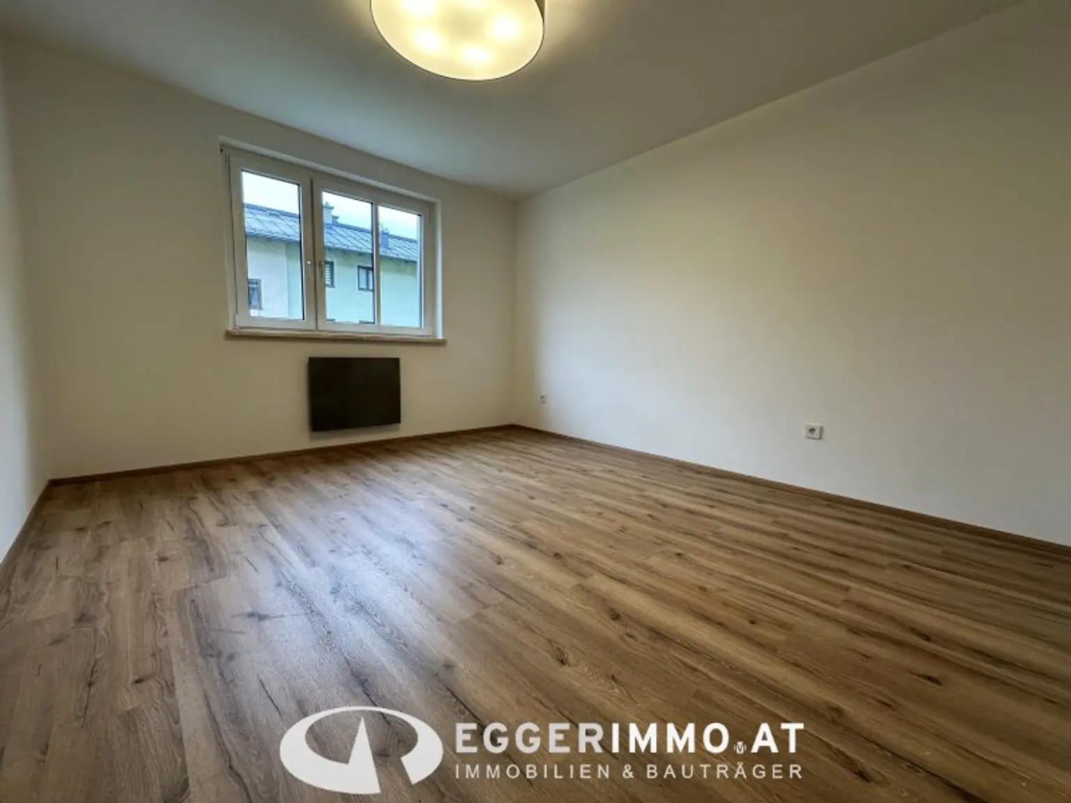 5710 Kaprun: Newly renovated 3-room apartment in a quiet location in Kaprun, near the center, available for rent from November 2025. Parking space available!
